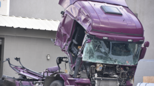 Cleveland, OH – Semi-Truck Crash Closes I-71 S Injuries Reported